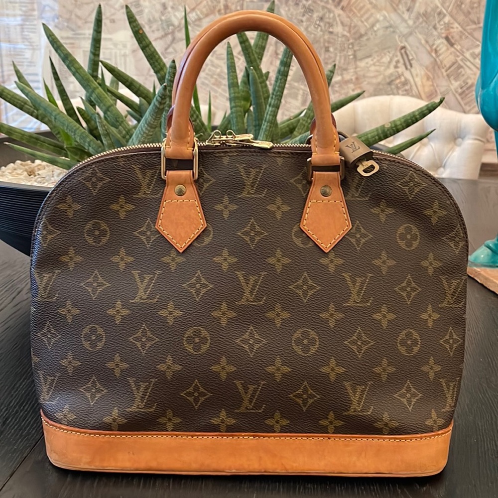 SOLD** Louis Vuitton Monogram Alma PM ✨